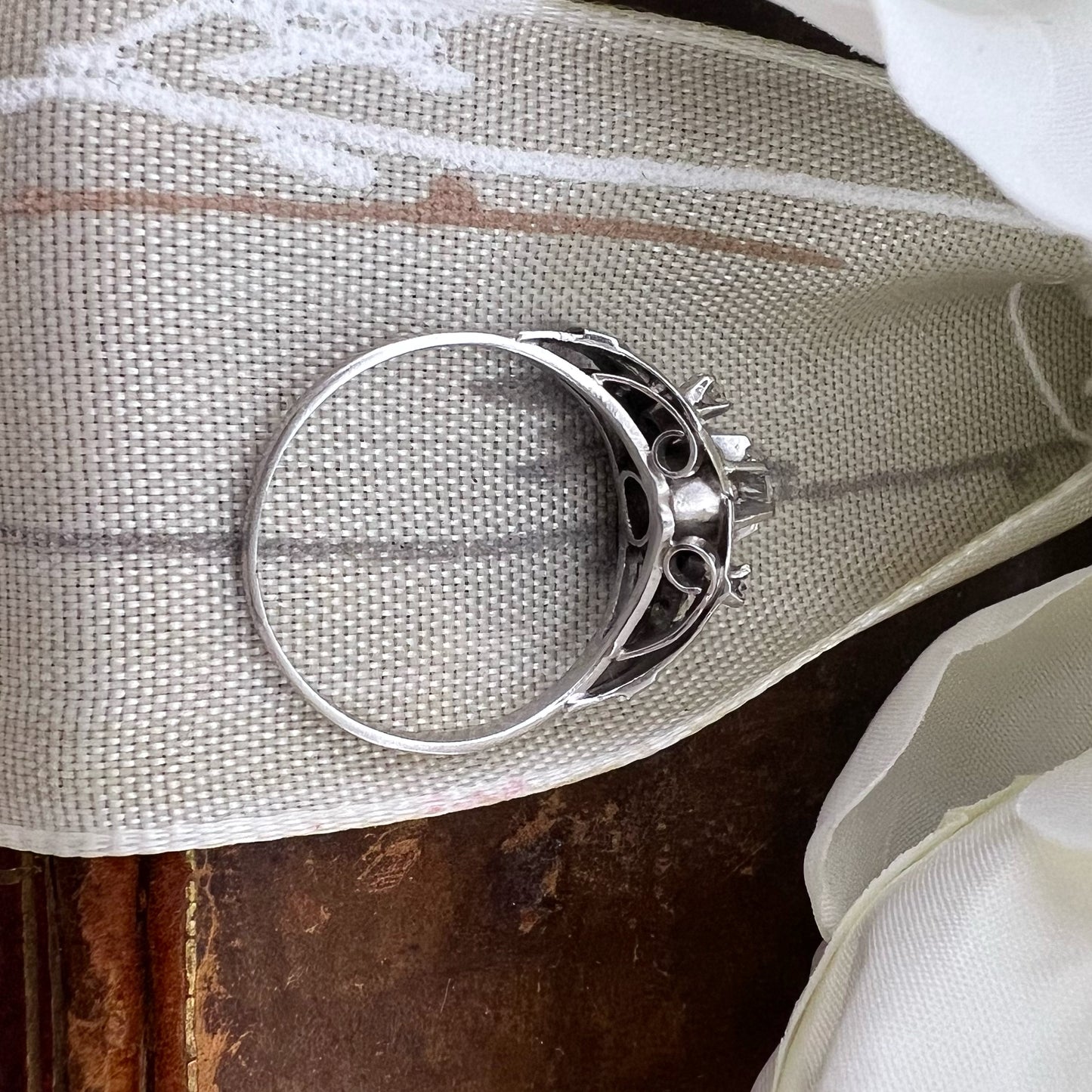 Anello Art Déco in Platino e Diamanti (ca. 1920)
