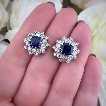 Importanti orecchini a corolla stellata con zaffiri e diamanti old mine cut in oro 18k