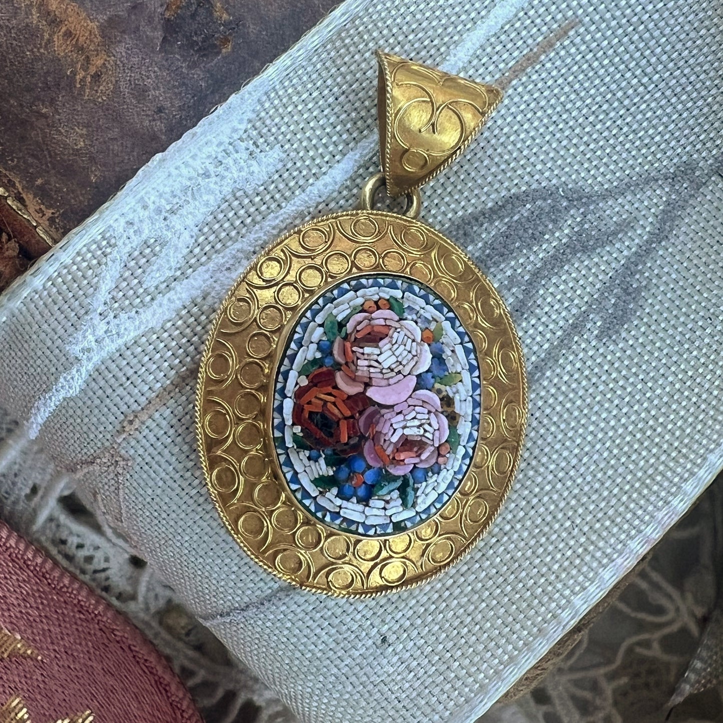 Pendente porta ritratti in oro e Micromosaico - Venezia ‘800