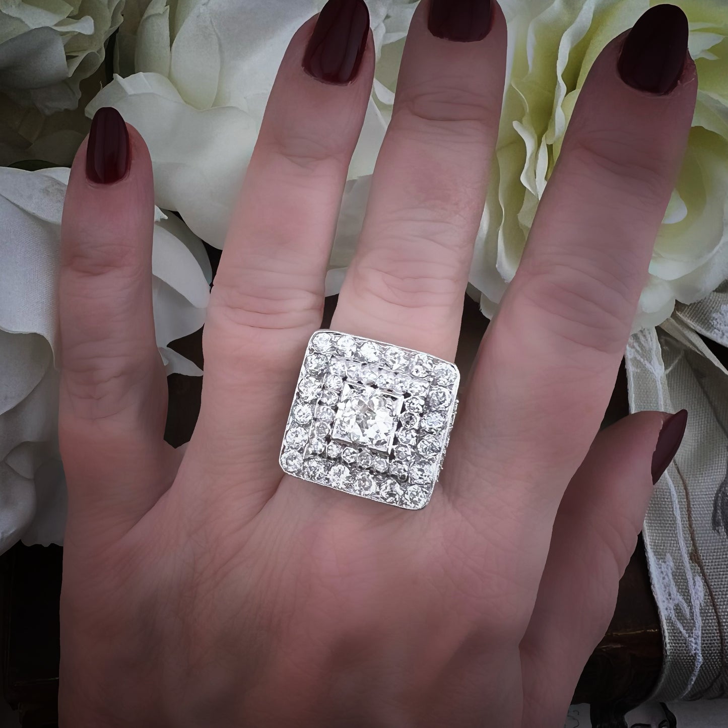 Anello importante Art Déco a gradini con diamanti old mine per circa 4 ct