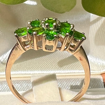 Anello vintage a margherita in oro giallo e cromodiopside