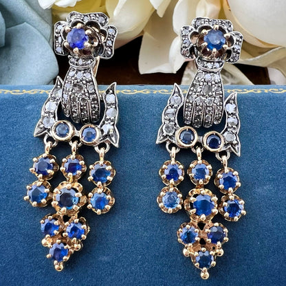 Orecchini pendenti vintage  “Mano con Borsetta a Frange” in oro, diamanti e zaffiri