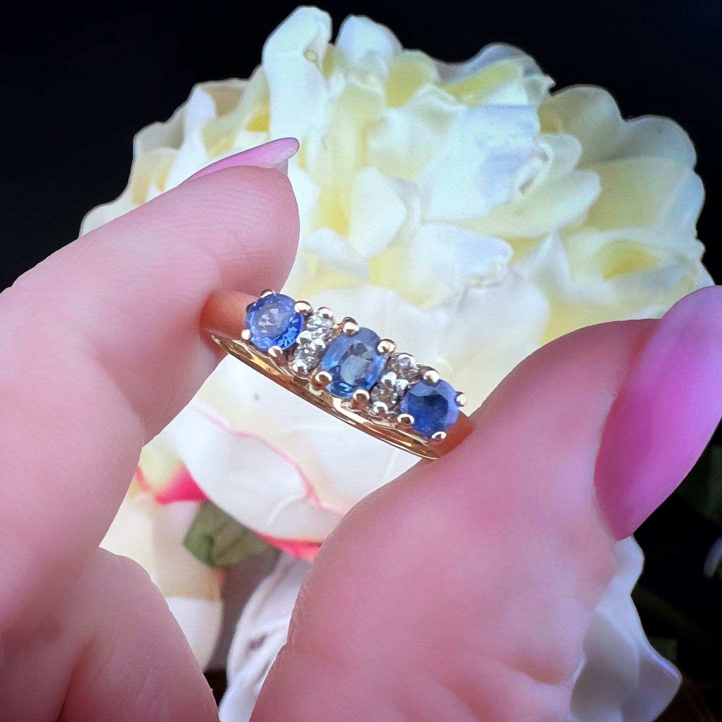 Anello vintage in oro con topazi blu e diamanti – Inghilterra, anni ’80