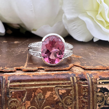 Anello con tormalina, diamanti, oro bianco 18 ct