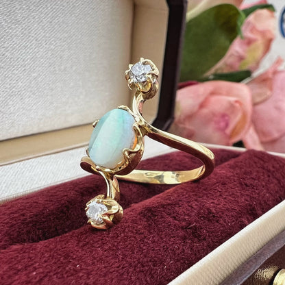 Anello ramo fiorito con opale d’archivio e diamanti antichi – creazione in oro 18 kt - pezzo unico