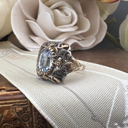 Anello in oro 18 ct e argento con topazio azzurro 1890-1910