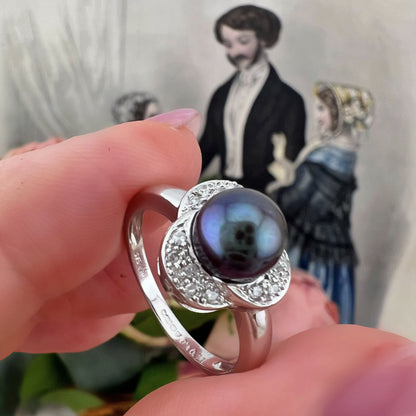 Anello vintage inglese in oro bianco 9k con perla di Tahiti e diamanti