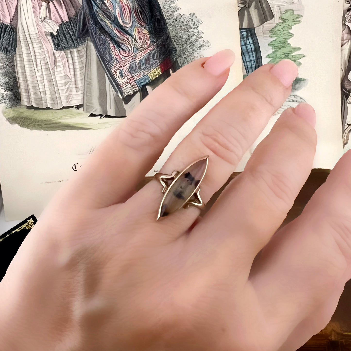 Anello vintage a navette con agata muschiata – USA, circa 1950