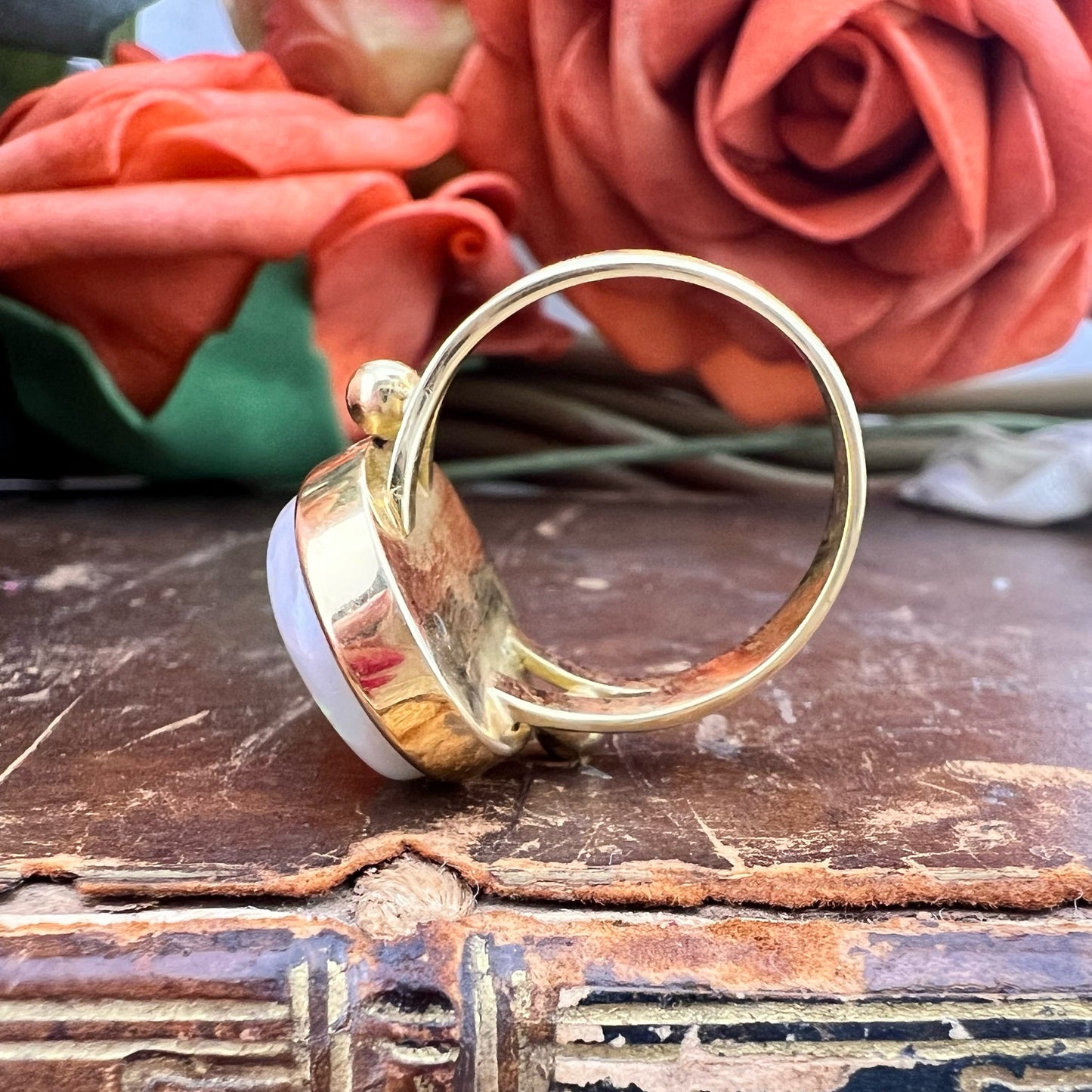 Anello vintage con Opale Australiano da 6 ct in Oro Giallo 18 Carati