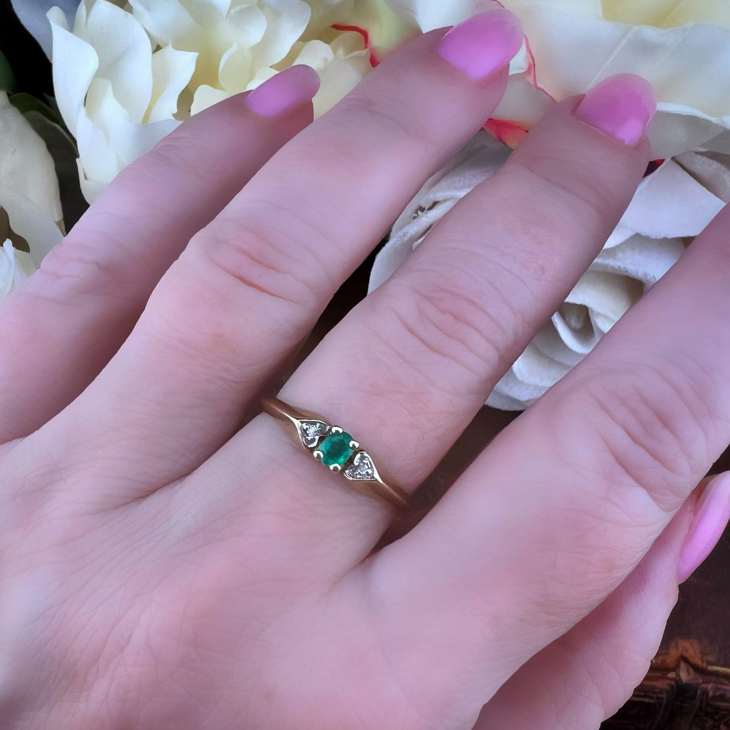 Anello Trilogy con Smeraldo e Diamanti