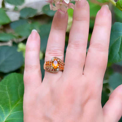 Anello inglese vintage in oro 9 ct. con citrino arancio, opali di fuoco e diamanti