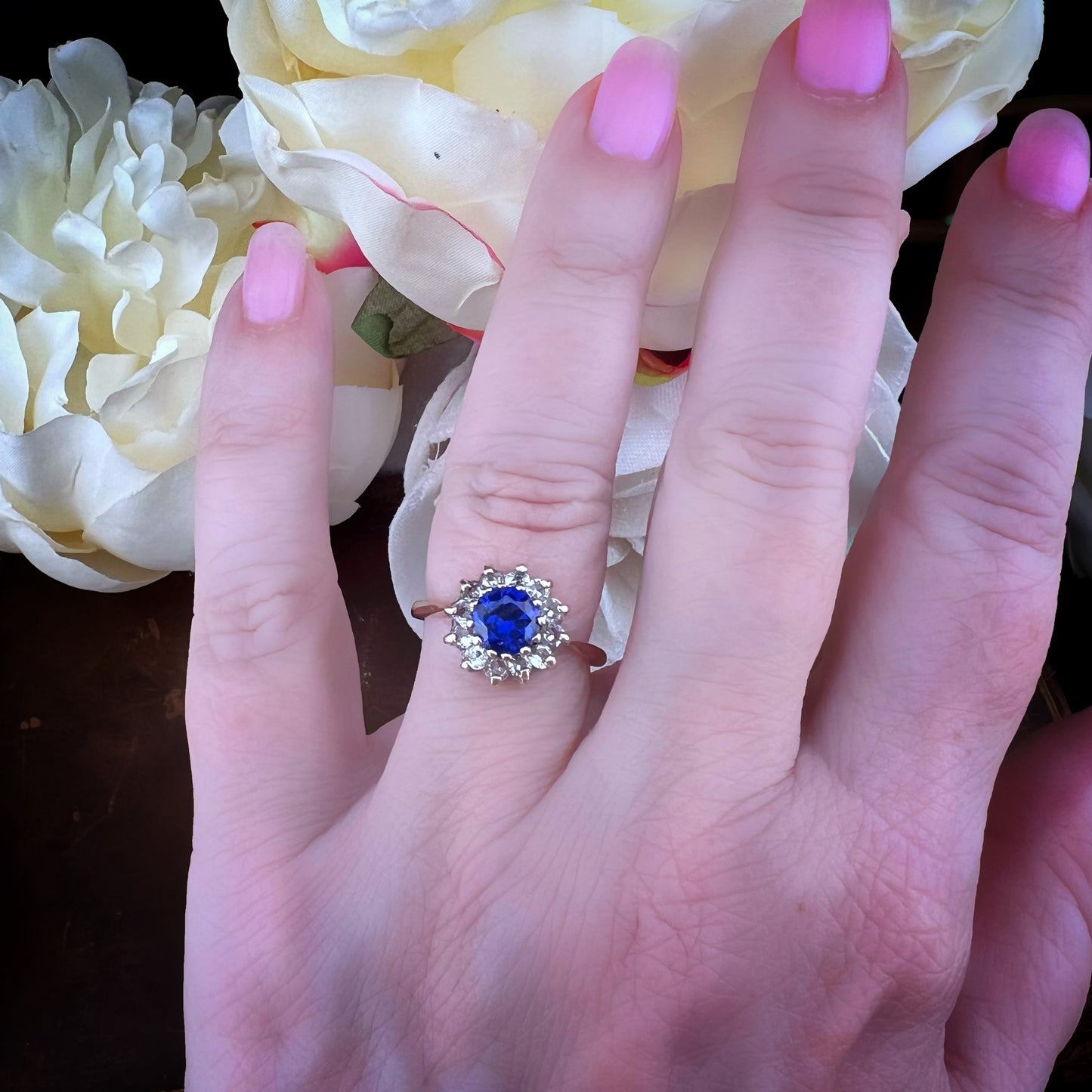 Anello Vintage Margherita con Zaffiro e Quarzi Bianchi – Birmingham 1971