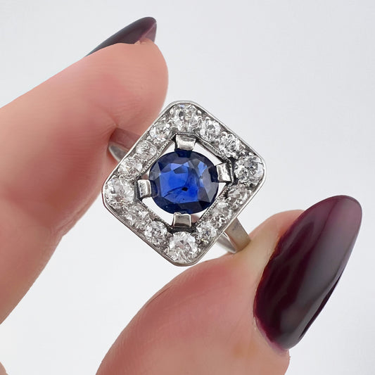 Anello Art Déco in platino con zaffiro e diamanti old mine – Europa, circa 1930