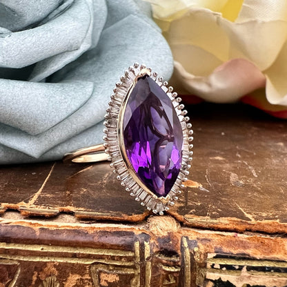 Anello con ametista marquise e diamanti a baguette