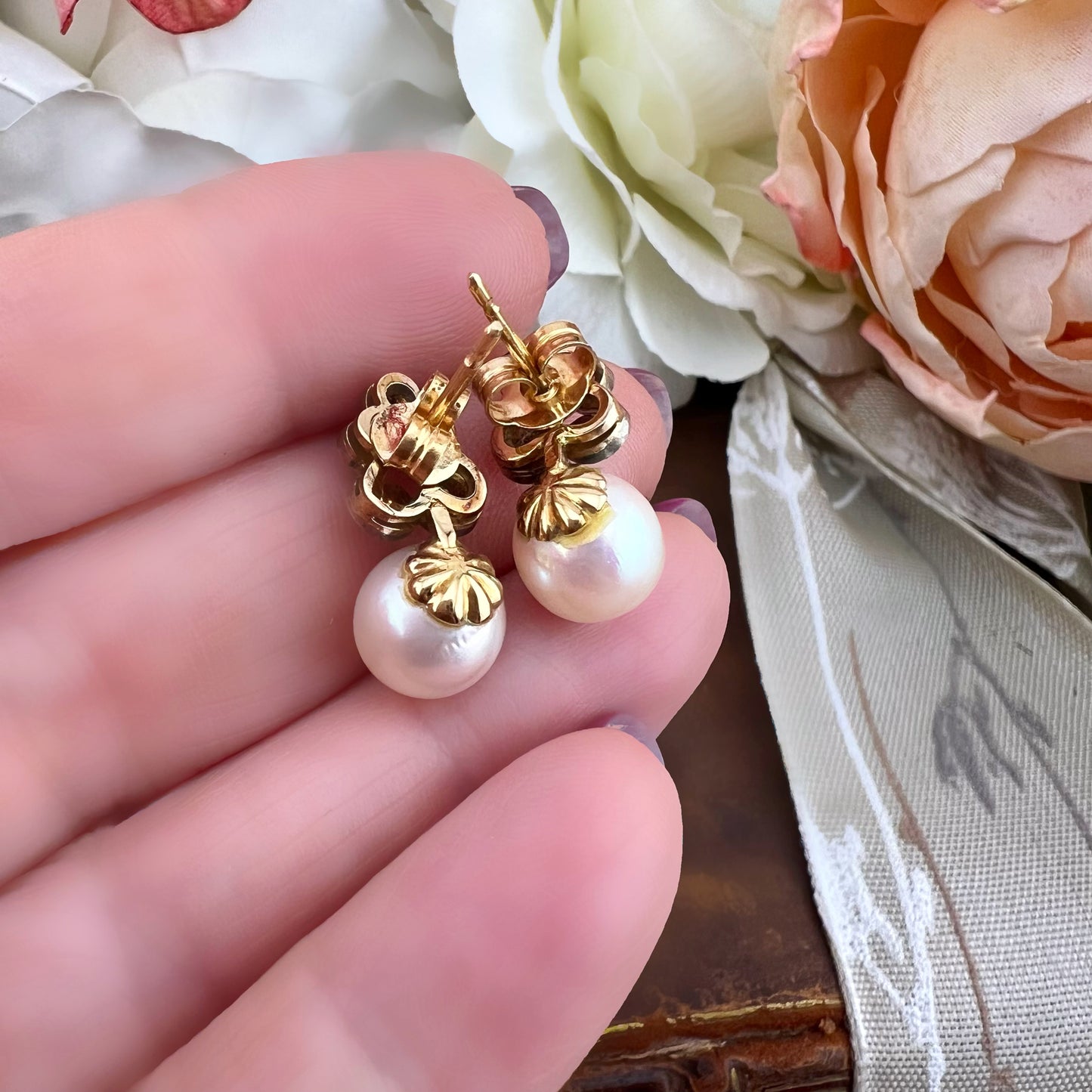 Orecchini con perle e diamanti a rosetta in oro 18 ct