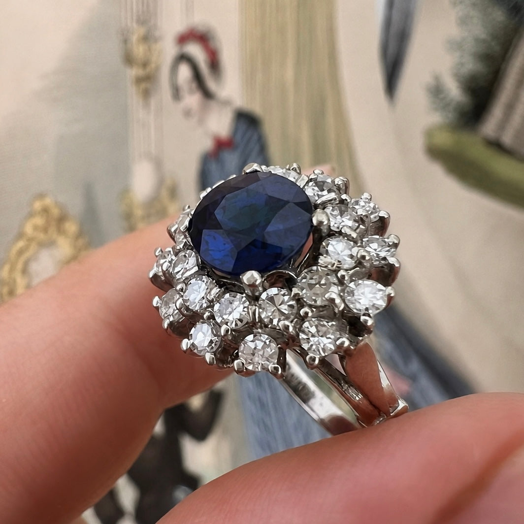 Anello vintage a margherita ovale con zaffiro e diamanti