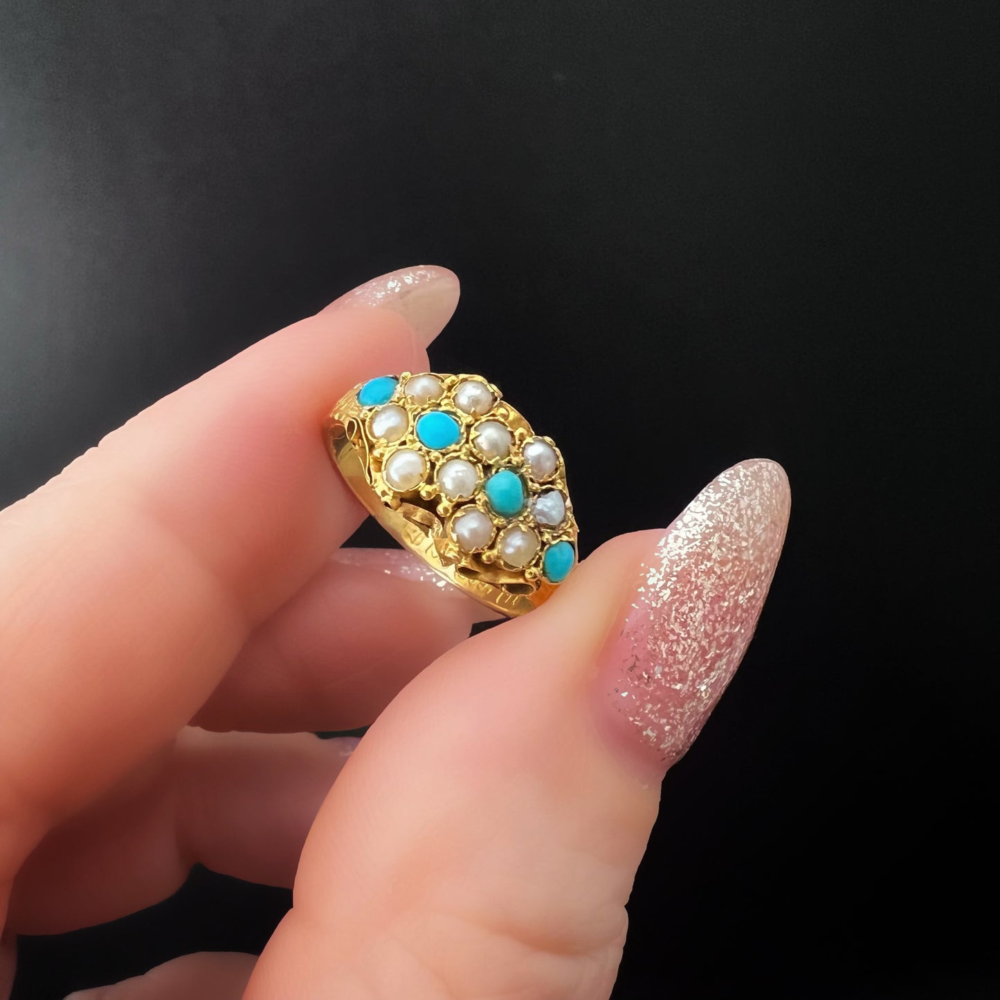 Anello antico Vittoriano del 1878 in oro 15 ct. con perline e turchesi