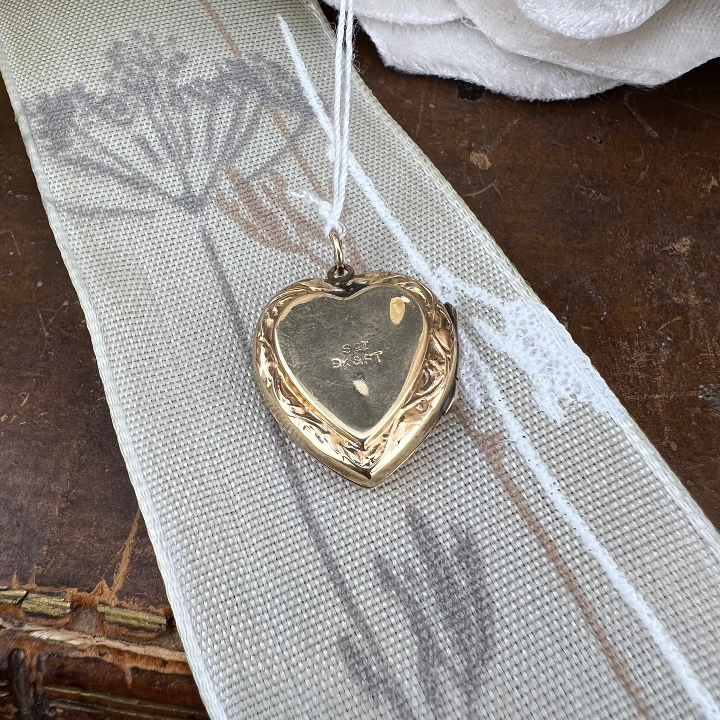 N. 01 - Locket anni ‘30 - 9ct back & front sole nascente