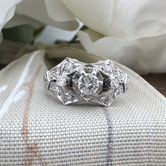 Anello Art Déco in Platino e Diamanti (ca. 1920)