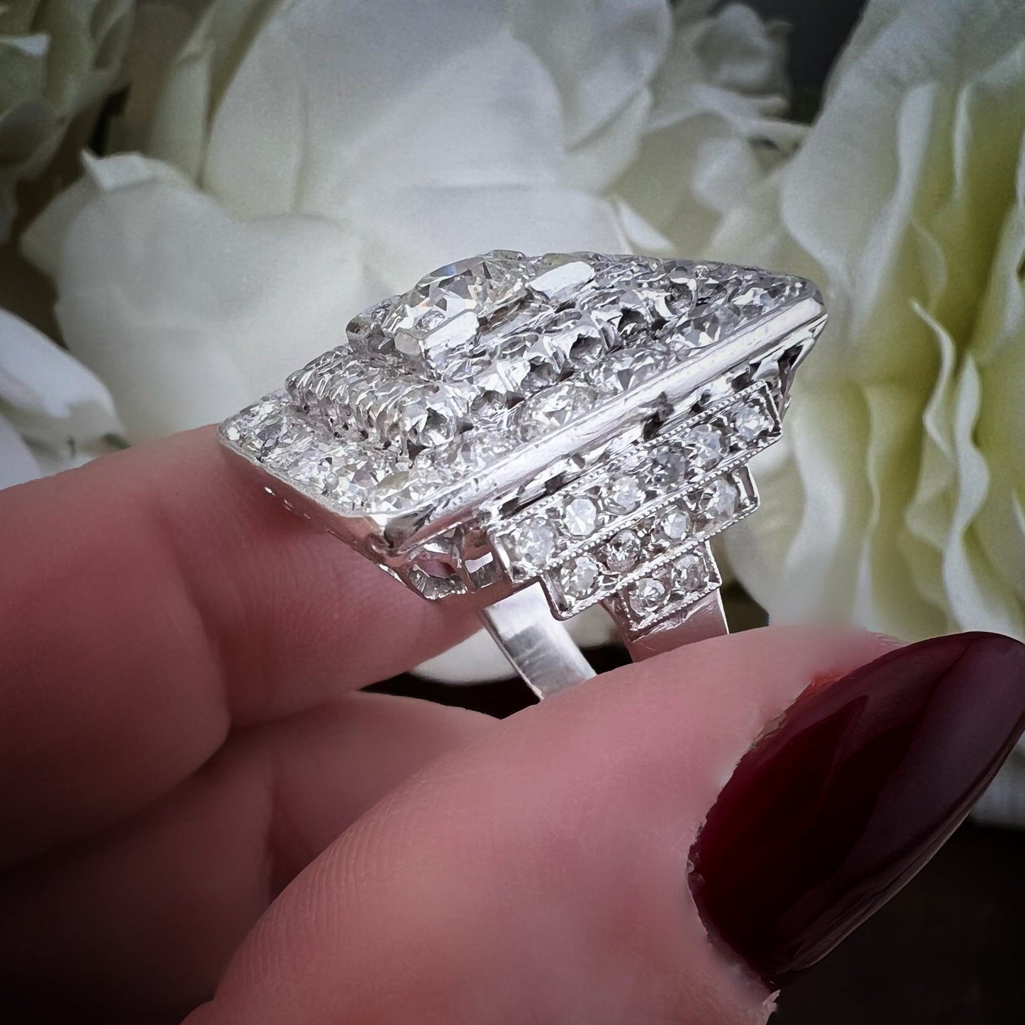 Anello importante Art Déco a gradini con diamanti old mine per circa 4 ct