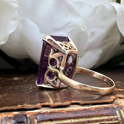 Anello Cocktail in oro 9k con ametista da 12 ct. Birmingham 1960