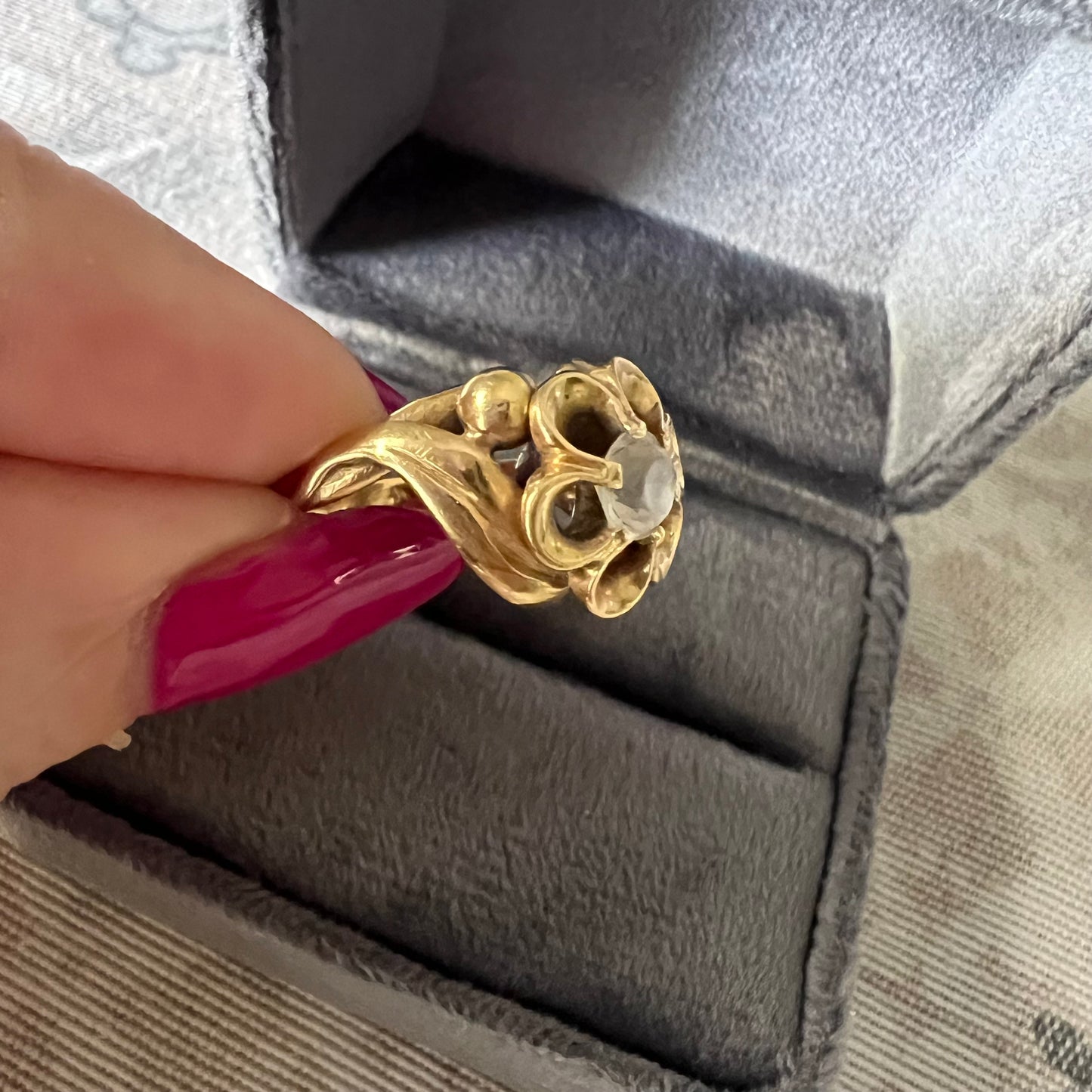 Anello a fiore primi ‘900 con topazio bianco in oro 18 ct