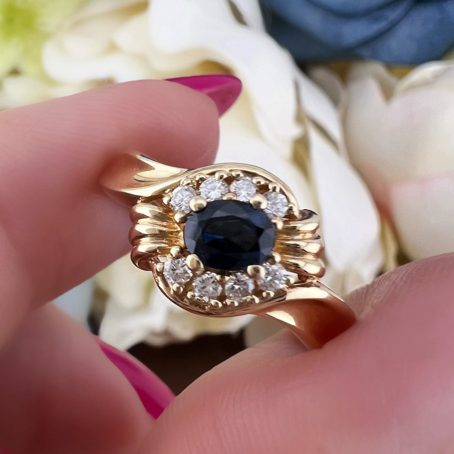 Anello con zaffiro e diamanti in oro giallo 14 ct