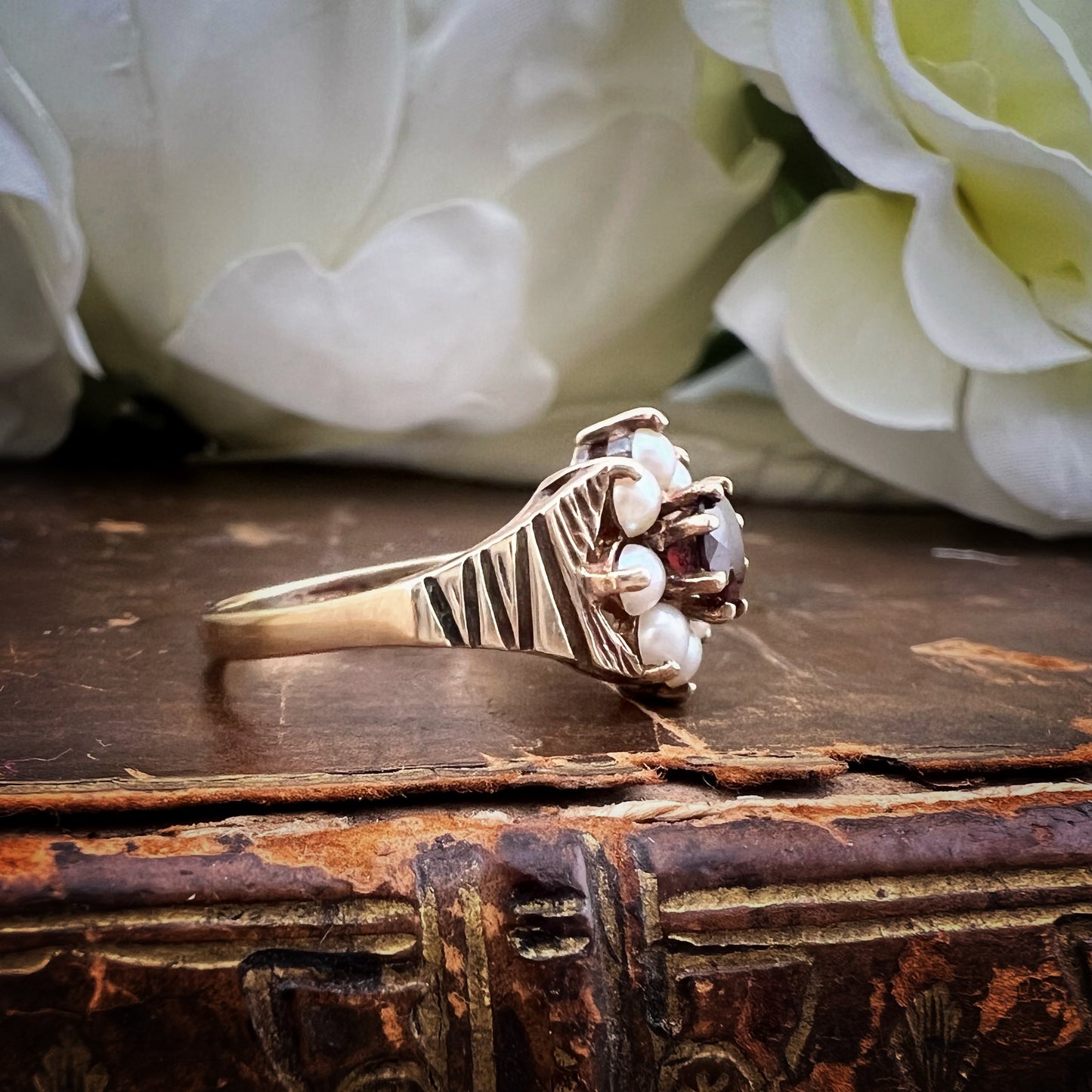 Anello Margherita con Granato e Perle – Anno 1970 Birmingham