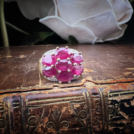 Anello con margherita di rubini