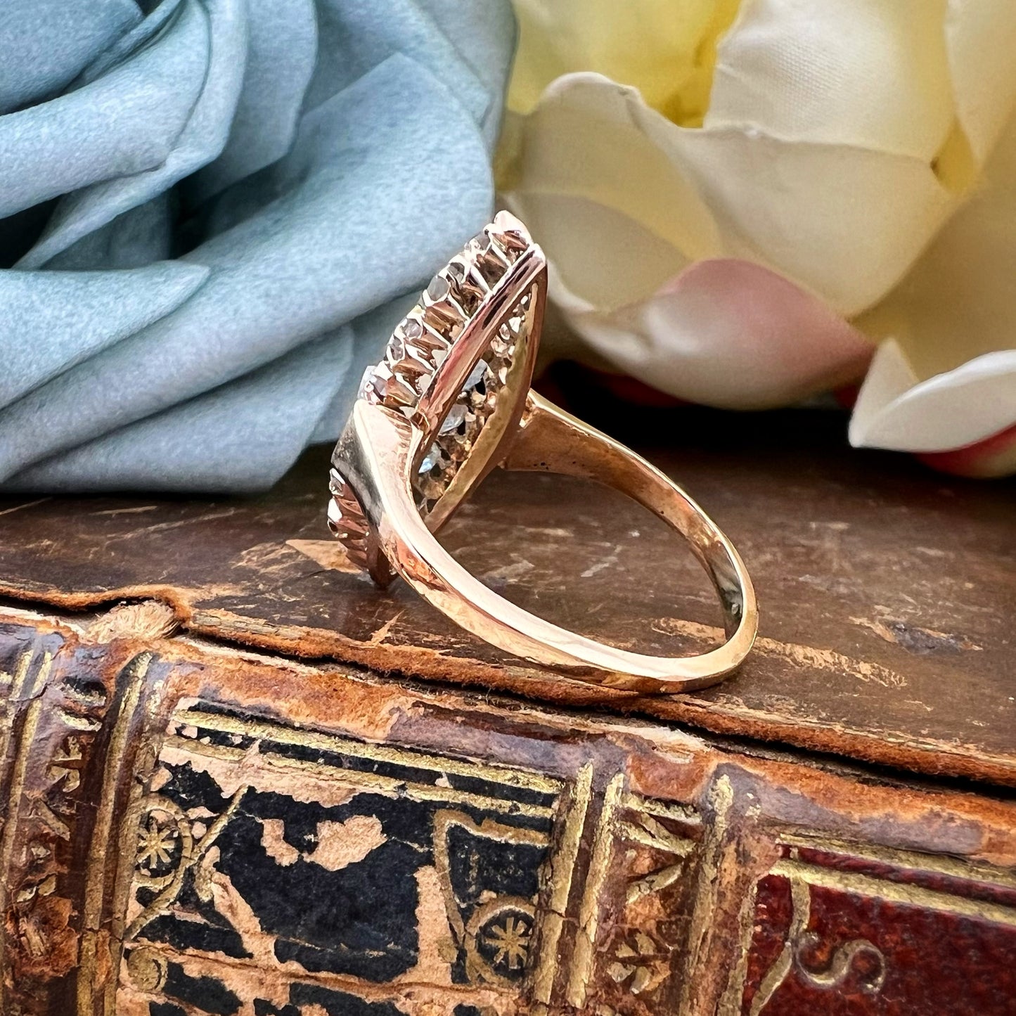 Anello Figaro oro 18k con Opale Australiano e Diamanti – Primi ‘900