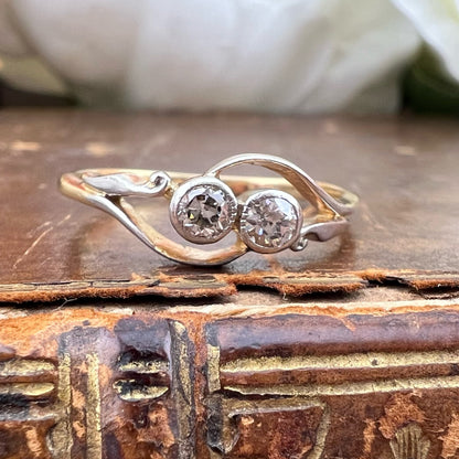 Anello antico in oro 18 e due diamanti – italia primi anni del Novecento