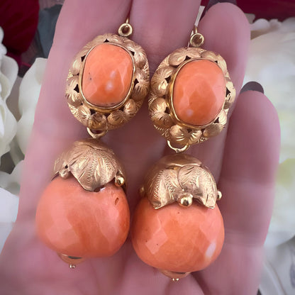 Orecchini in oro e corallo, giorno e notte