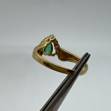 Carica l&#39;immagine nel visualizzatore di Gallery, Anello wishbone con smeraldo a goccia e diamanti
