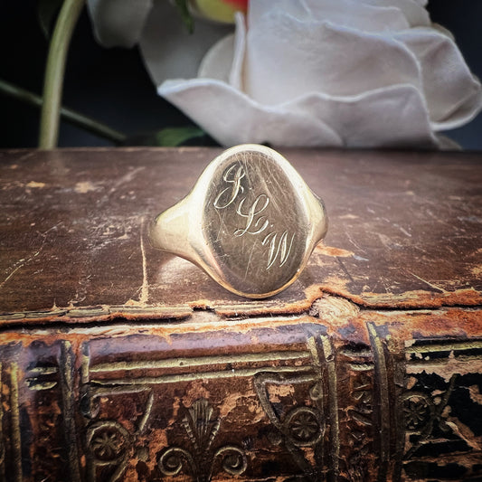 Anello Chevalier in Oro 9 Carati con Iniziali “I L W” – Birmingham 1951
