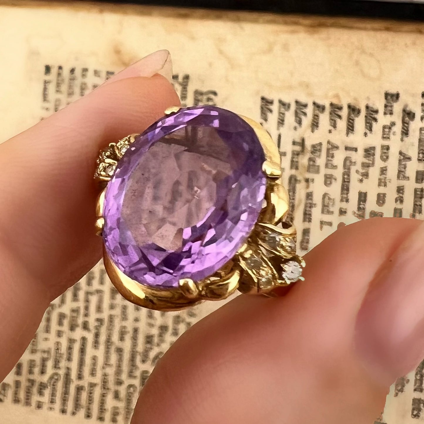Anello vintage in oro 14k con ametista e diamanti