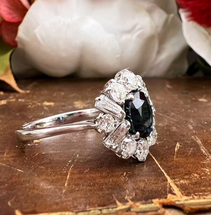 Anello vintage con zaffiro naturale e diamanti IF – G modello margherita, anni ’60 - certificato