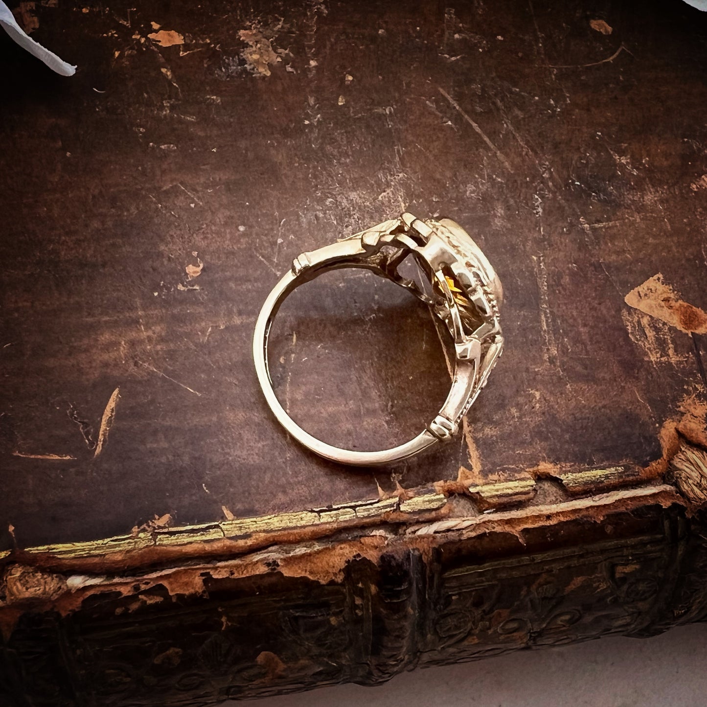 Englischer 9-karätiger Gelbgoldring mit Citrin und Diamanten - 1940-1960