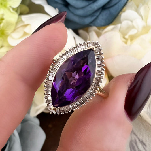 Anello con ametista marquise e diamanti a baguette