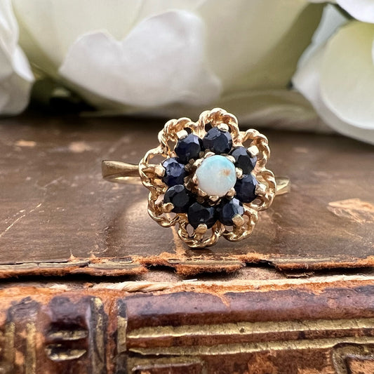 Anello vintage margherita in oro 9 ct con zaffiri e opale – Londra 1979