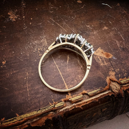 Anello a tre margherite di smeraldi