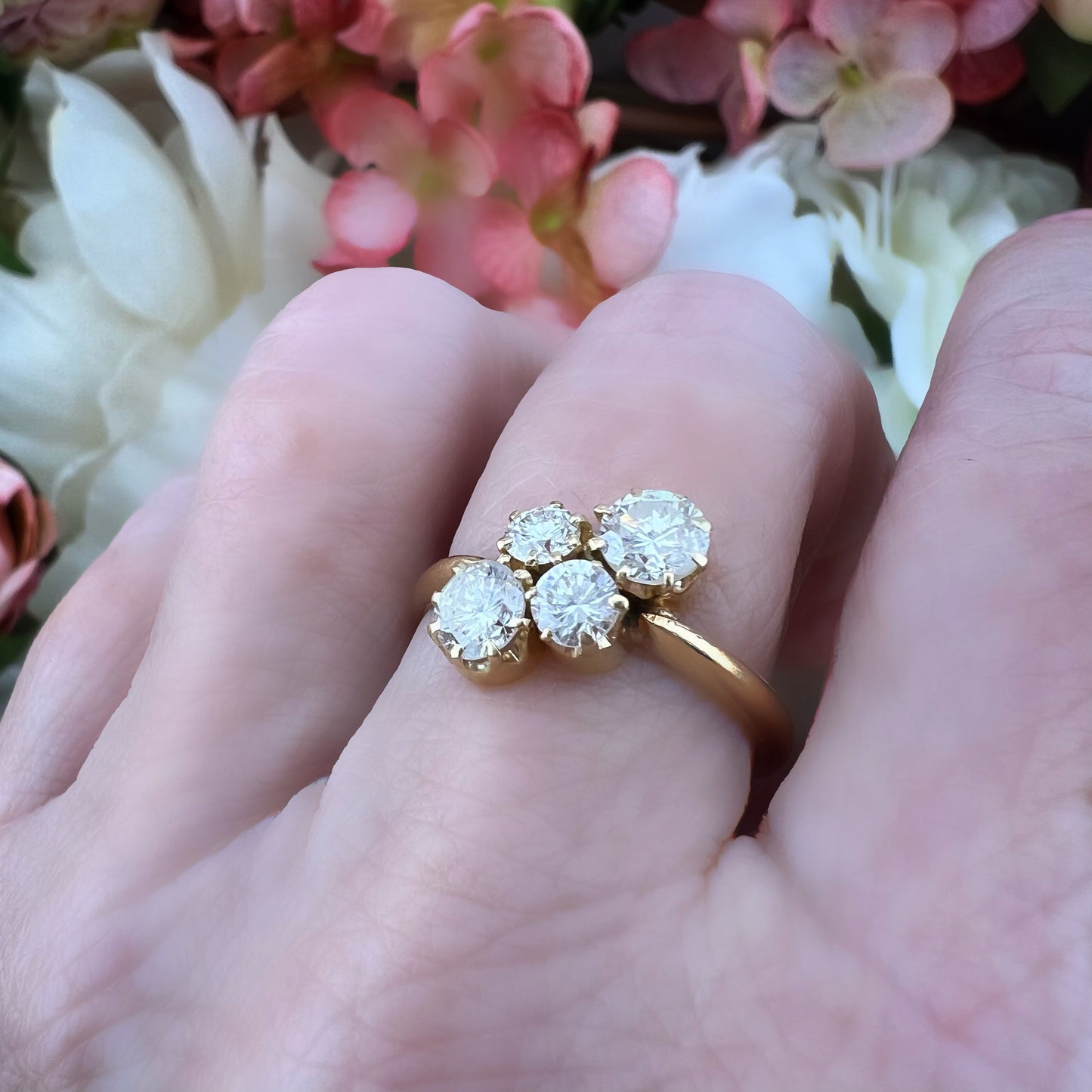 Anello vintage a quattro diamanti in oro giallo 18 carati