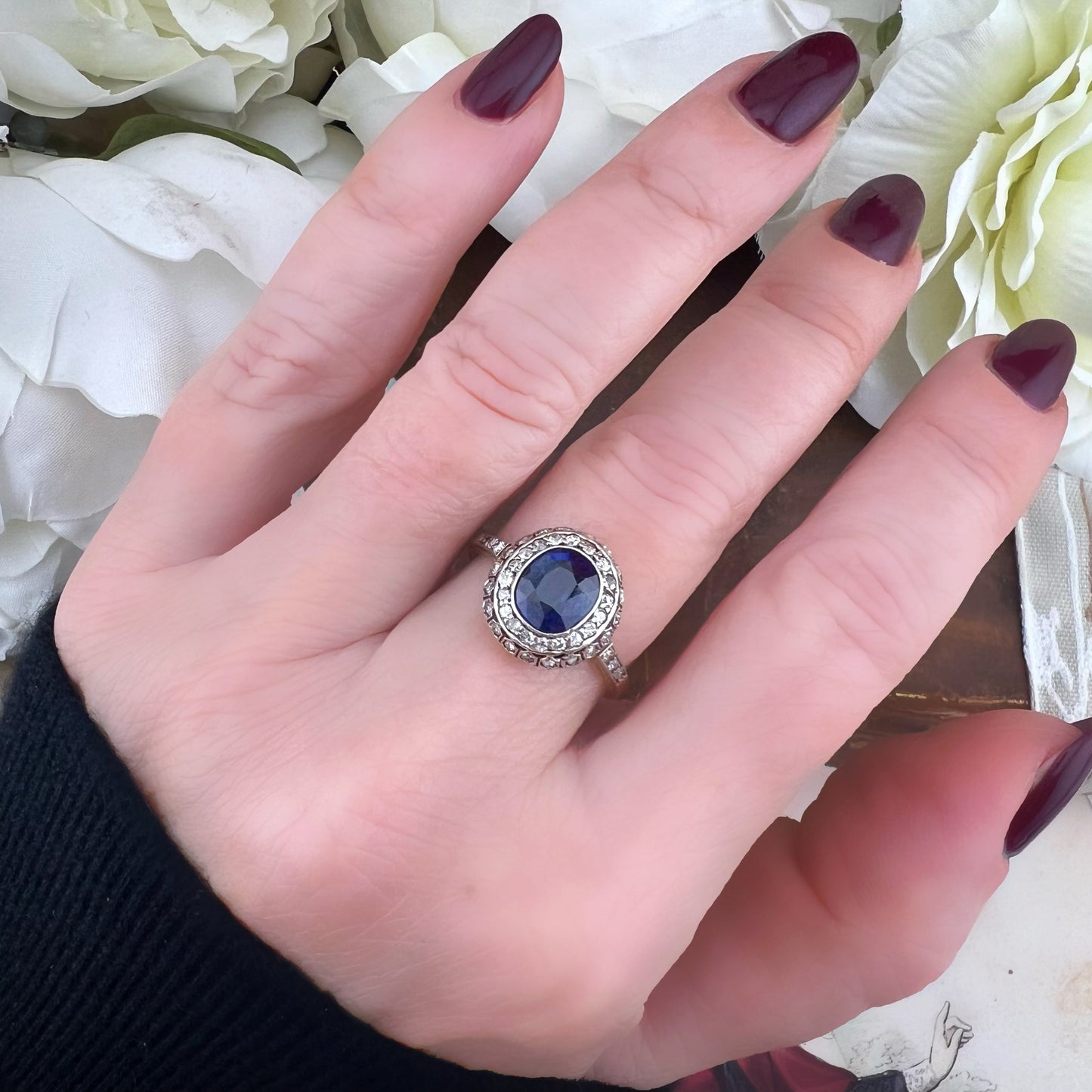 Anello con zaffiro birmano e diamanti - Art Déco