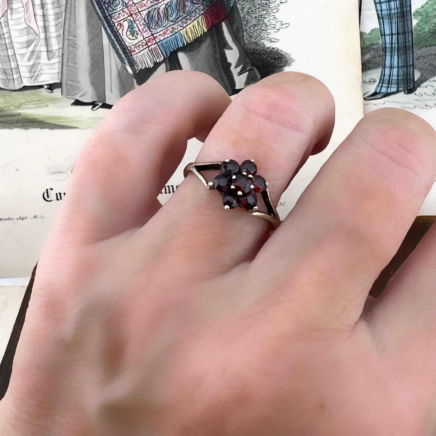 Anello vintage a margherita con granati – Birmingham, 1981