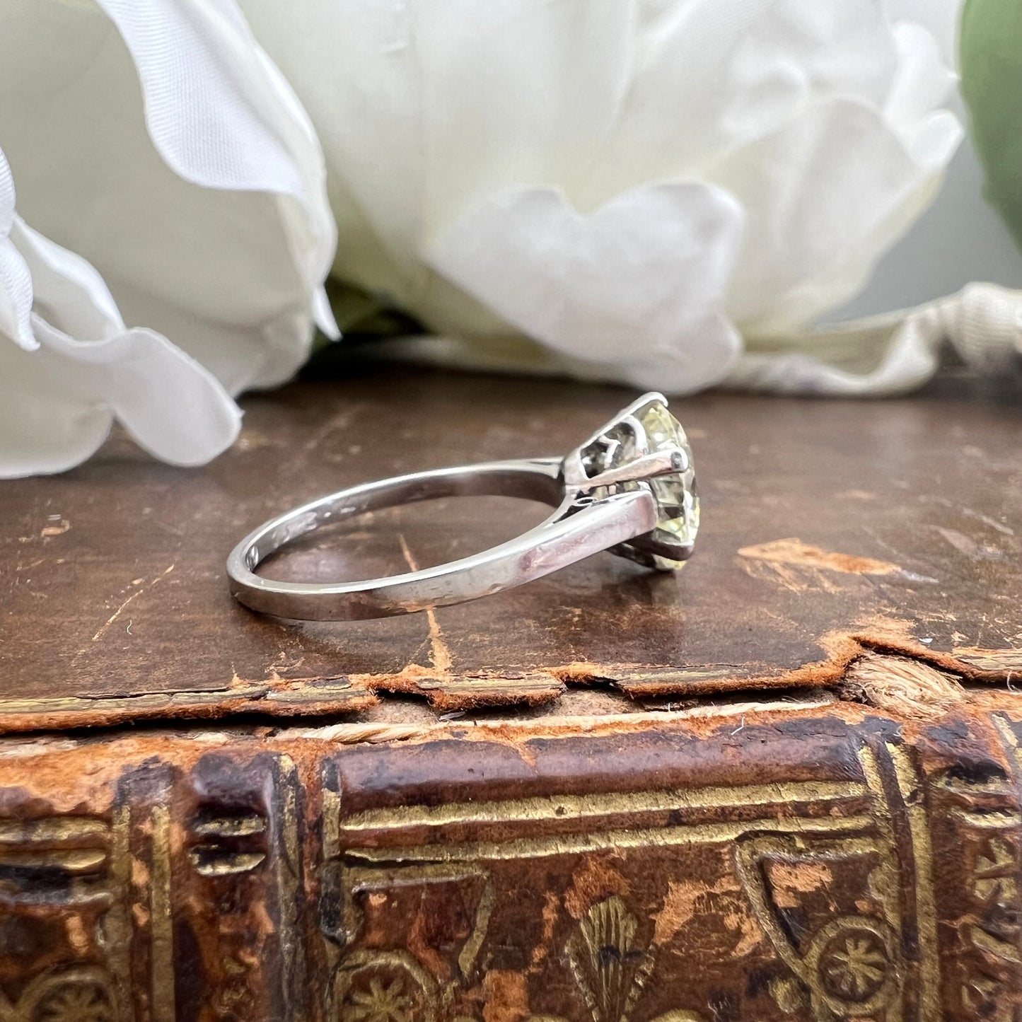 Anello Solitario in Platino con Diamante Naturale 2.30 ct– Italia, 1941 - certificazione IGI HRD