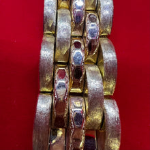 Carica l&#39;immagine nel visualizzatore di Gallery, Grande bracciale in oro massiccio 18 carati anni ‘40
