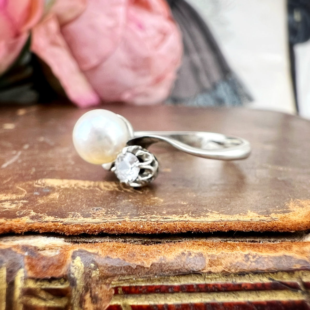 Anello toi et moi con perla e diamante, oro 18k e perla. Anni ‘50