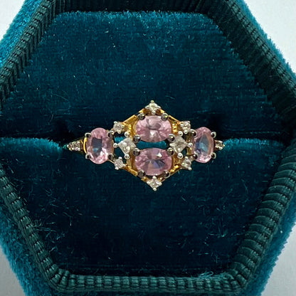 Anello con zaffiri rosa e diamanti