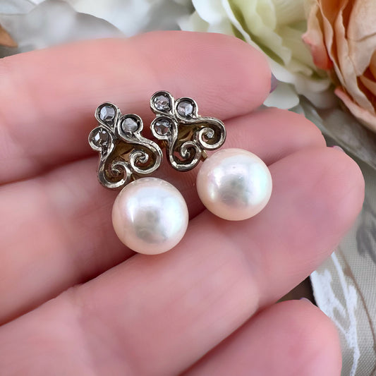 Orecchini con perle e diamanti a rosetta in oro 18 ct