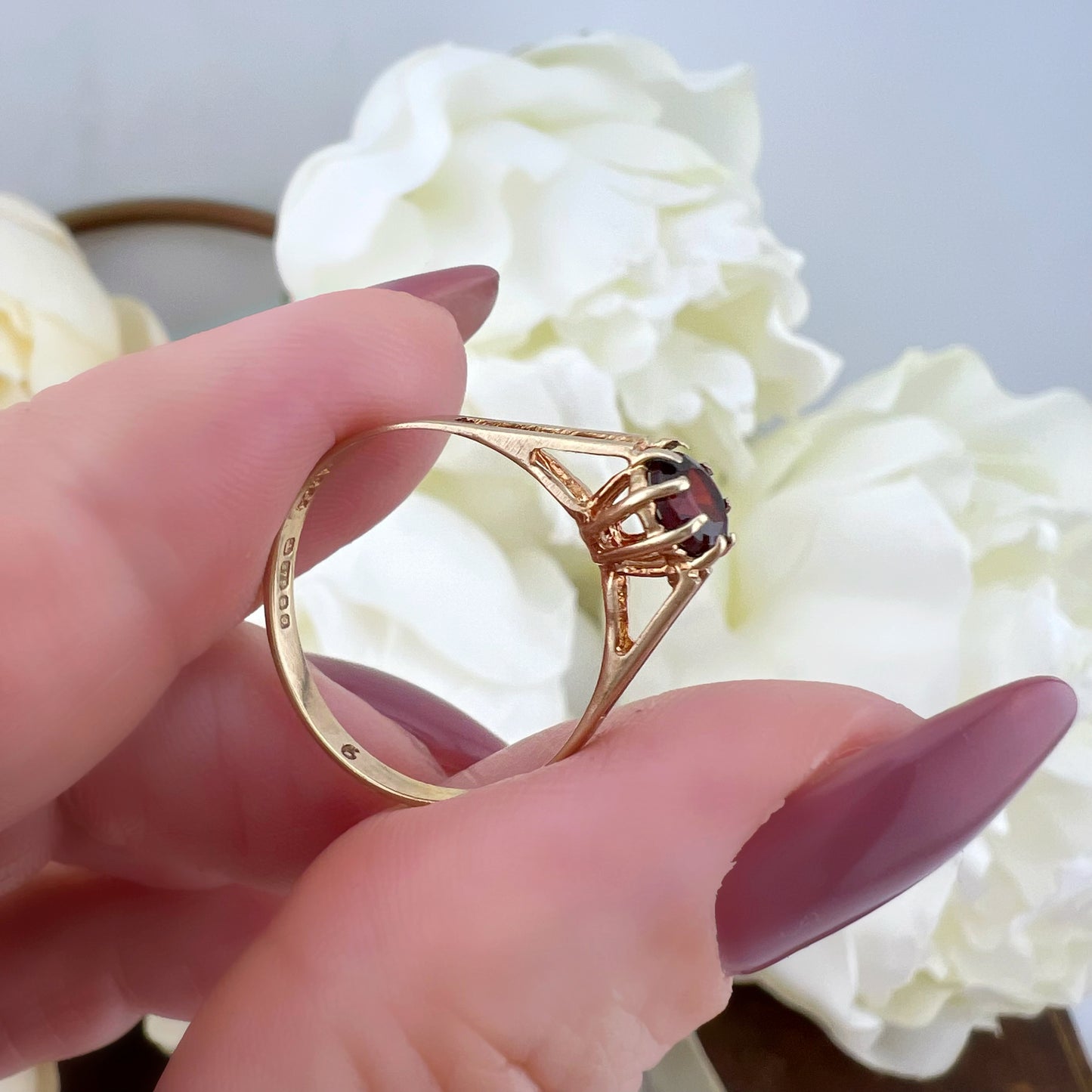 Anello vintage solitario con granato Londra 1980