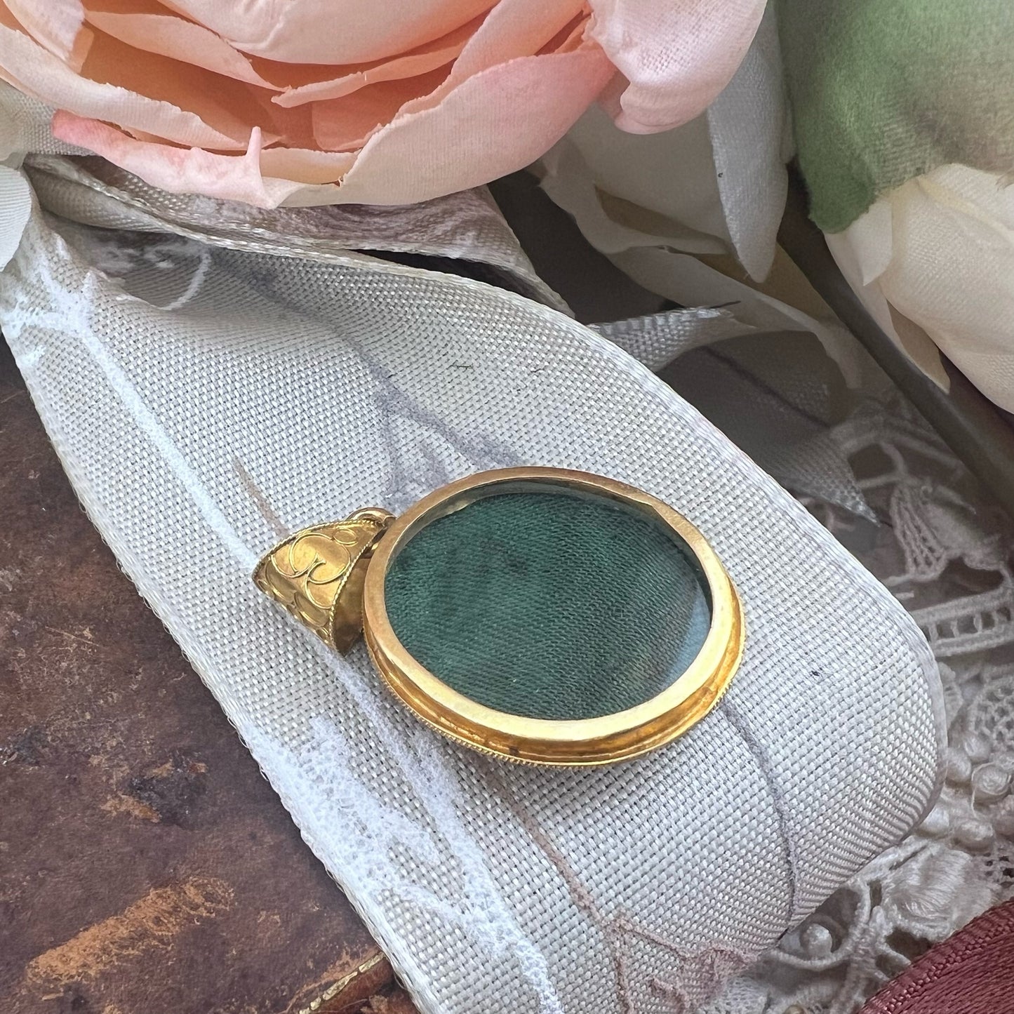 Pendente porta ritratti in oro e Micromosaico - Venezia ‘800